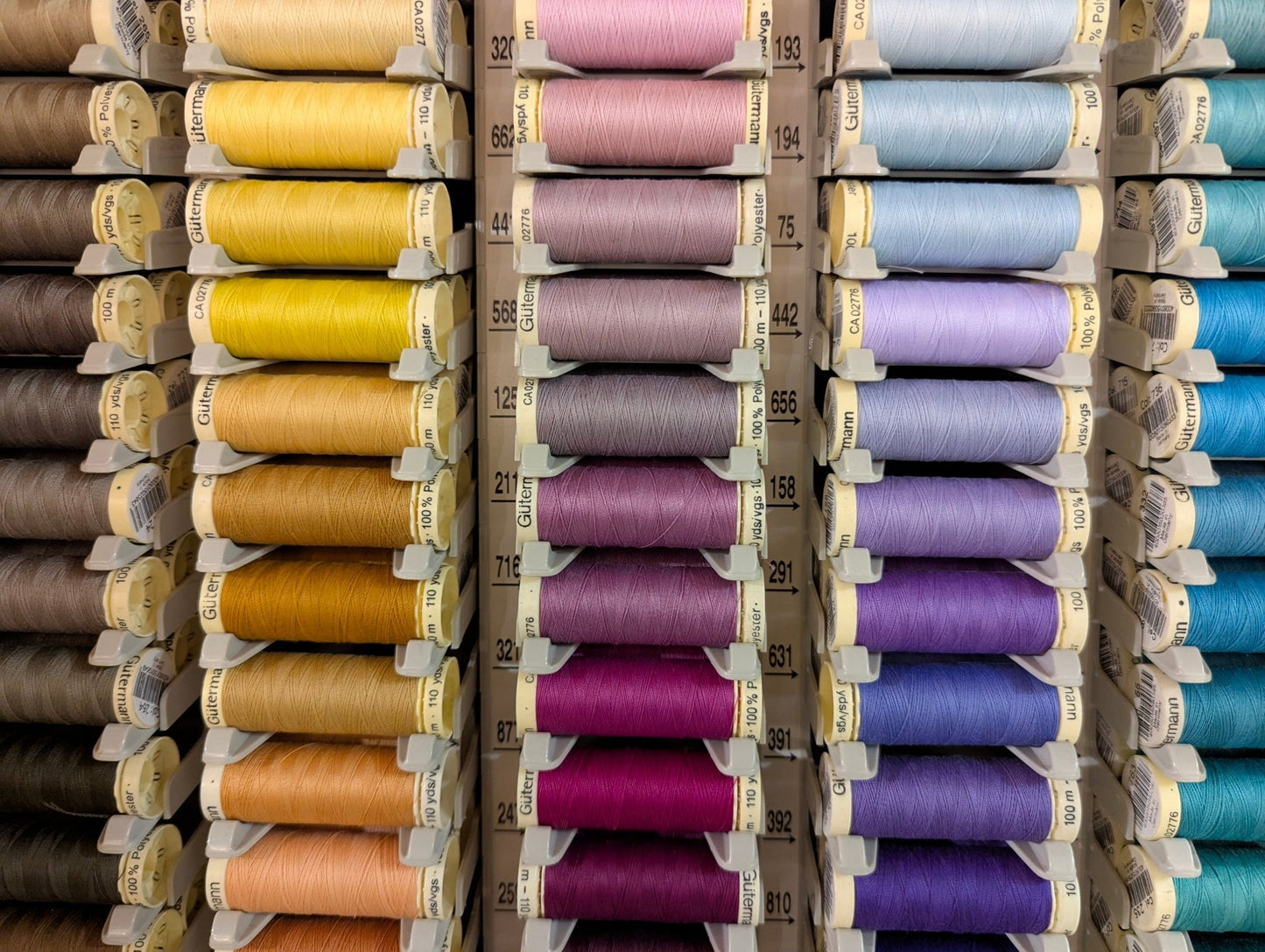 Gutermann 100 mt - | Idee regalo, artigianato, arredamento, design, tessuti e tombolo | Milleidee di Alessandro Magrini, Anghiari, Toscana