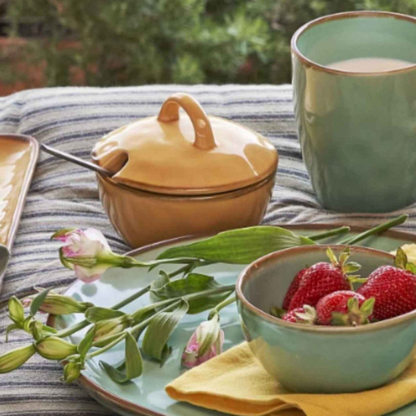 Rose & Tulipani - Zuccheriera Concerto - Piatti in porcellana in stoneware di Rose e Tulipani | Idee regalo, artigianato, arredamento, design, tessuti e tombolo | Milleidee di Alessandro Magrini, Anghiari, Toscana